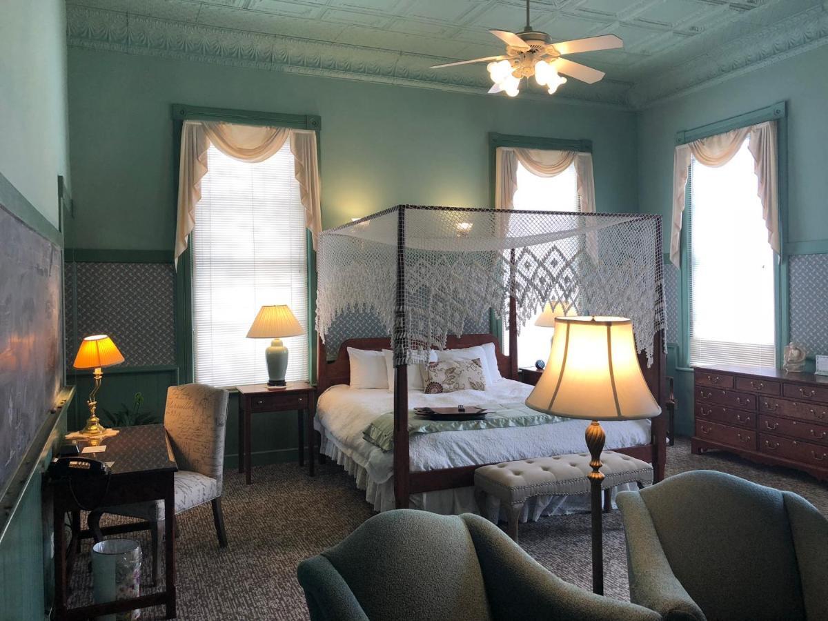 Deluxe King Suite